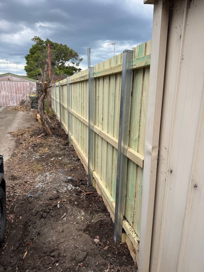 Galvanised steel-post paling fence with a timber plinth board built by Drysdale Fencing in Indented Heads